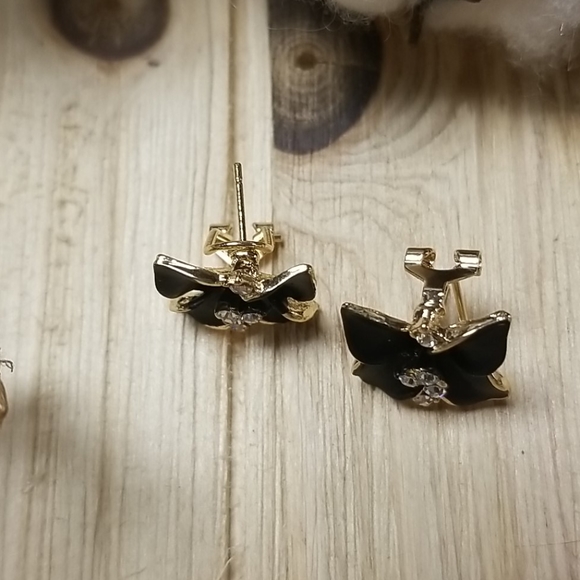 Gorgeous black Flower earrings - Picture 4 of 5